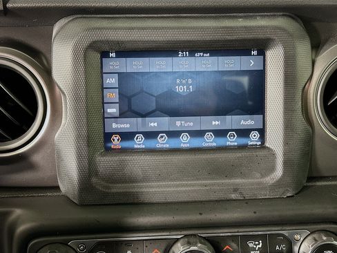 Used 2023 Jeep Gladiator Willys image 19