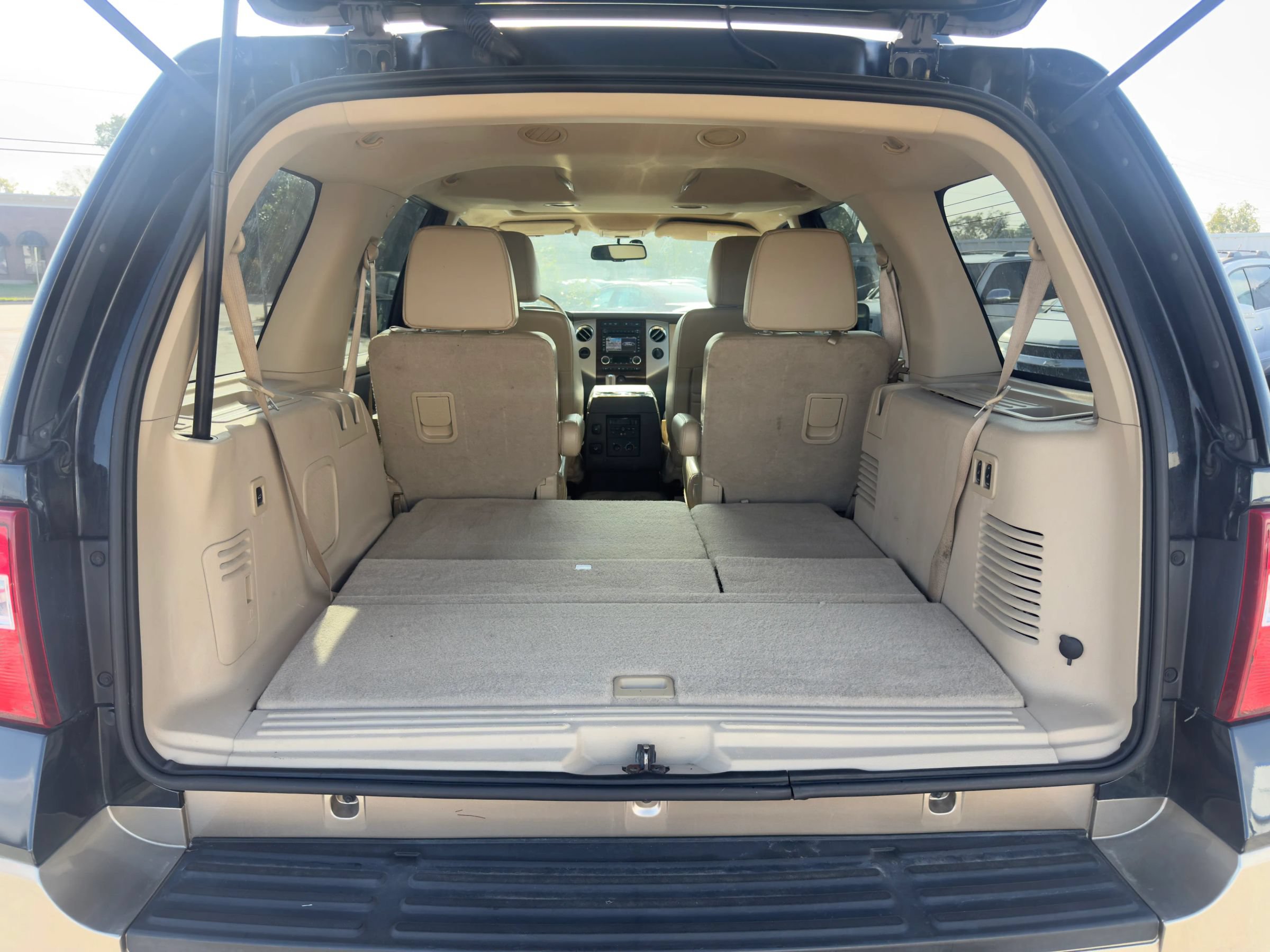 Used 2013 Ford Expedition 2WD image 14