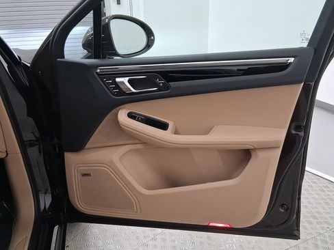Used 2026 Porsche Macan image 36