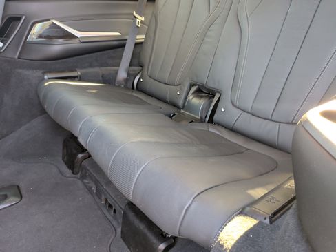 Used 2020 BMW X7 xDrive40i w/ Premium Package image 32