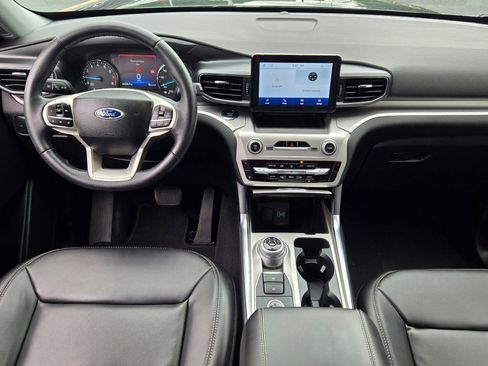 Used 2022 Ford Explorer XLT w/ Equipment Group 202A image 19