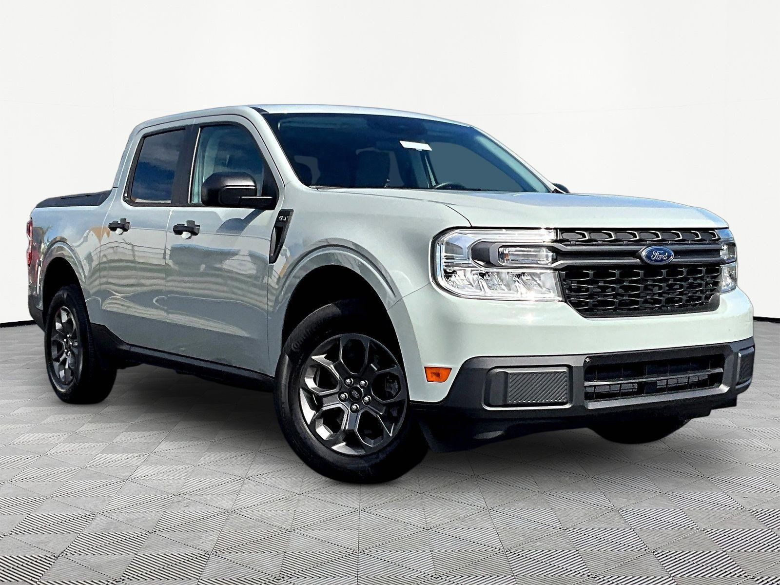 Used 2023 Ford Maverick XLT FWD image 3