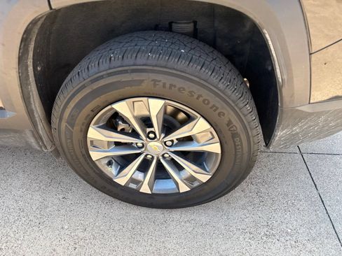 Used 2026 Chevrolet Equinox LT w/ Convenience Package II FWD image 9
