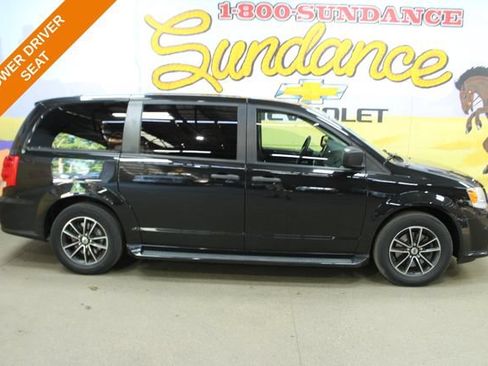 Used 2019 Dodge Grand Caravan SE w/ UConnect Hands-Free Group FWD image 1