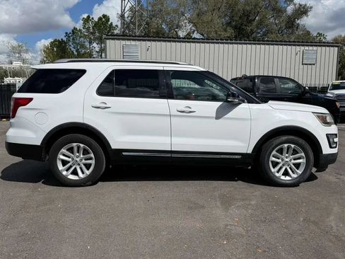 Used 2017 Ford Explorer XLT FWD image 7