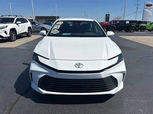 Used 2025 Toyota Camry LE image 22