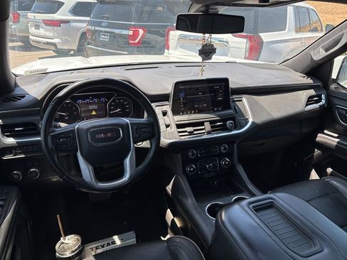 Used 2021 GMC Yukon XL SLT RWD image 3