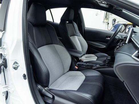 Used 2025 Toyota Corolla XSE image 25