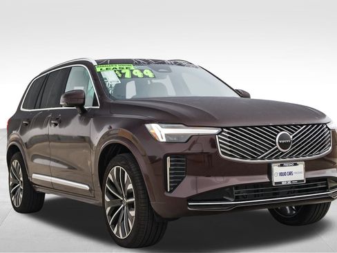 Used 2025 Volvo XC90 B6 Core w/ Climate Package image 3