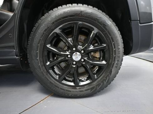 Used 2016 Jeep Cherokee Latitude w/ North All-Season Group AWD/4WD image 13