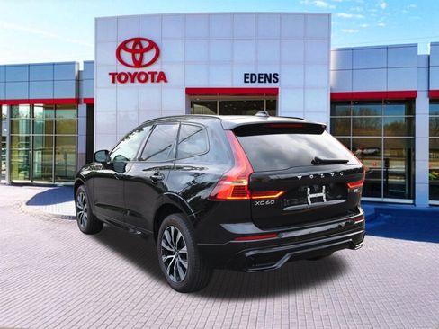 Used 2025 Volvo XC60 B5 Core AWD/4WD image 8