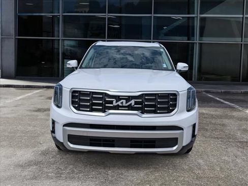 Used 2025 Kia Telluride S FWD image 3
