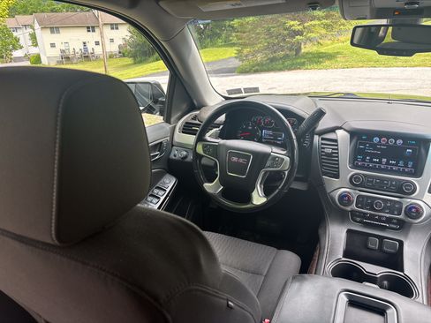 Used 2018 GMC Yukon SLE w/ SLE Value Package AWD/4WD image 16
