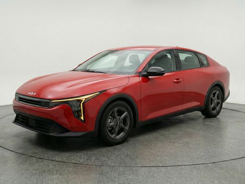 Used 2025 Kia K4 FWD image 3