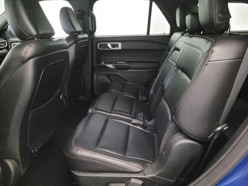 Used 2020 Ford Explorer XLT w/ Equipment Group 202A AWD/4WD image 18