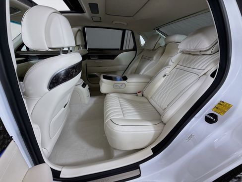 Used 2025 Genesis G90 3.5T image 24