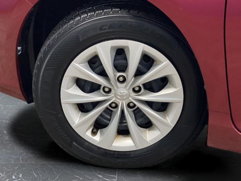 Used 2016 Toyota Camry LE FWD image 29