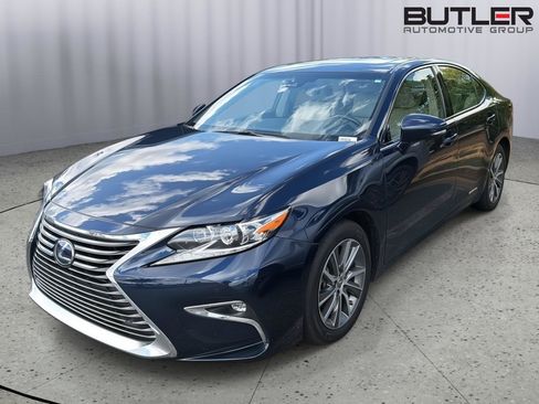 Used 2017 Lexus ES 300h w/ Luxury Package FWD image 1