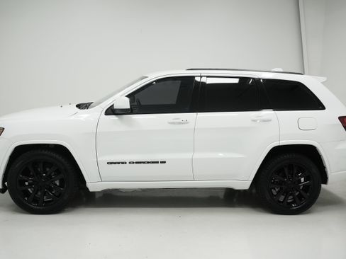 Used 2022 Jeep Grand Cherokee Laredo X RWD image 7
