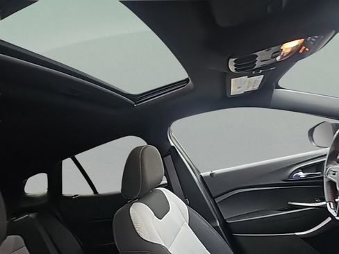 Used 2025 Chevrolet Trax RS w/ Sunroof Package image 26