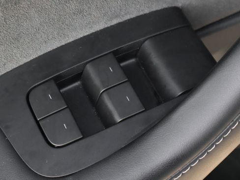 Used 2024 Tesla Model Y Long Range RWD image 16