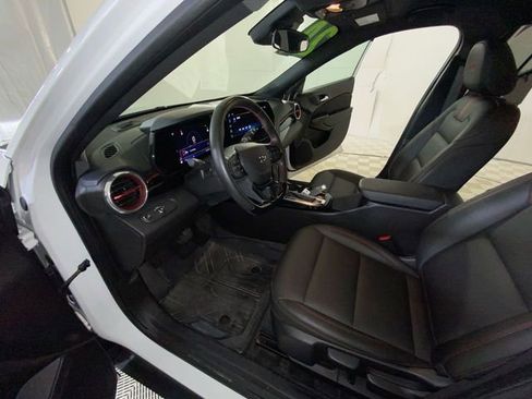 Used 2024 Chevrolet Trax RS w/ Driver Confidence Package FWD image 27