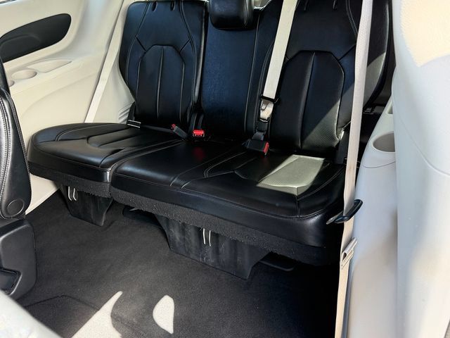 Used 2022 Chrysler Pacifica Touring-L FWD image 24