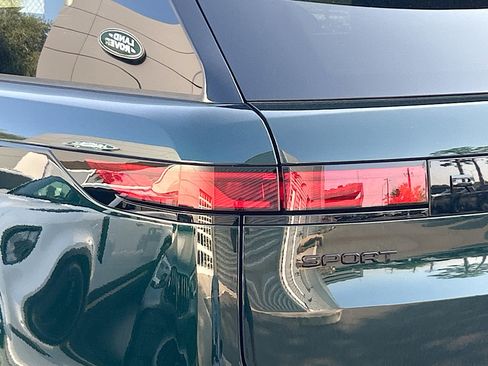 New 2025 Land Rover Range Rover Sport Dynamic SE image 7