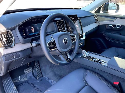 Used 2025 Volvo XC90 B5 Core w/ Protection Package Premier image 17