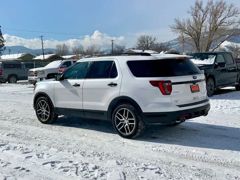 Used 2019 Ford Explorer Sport image 2