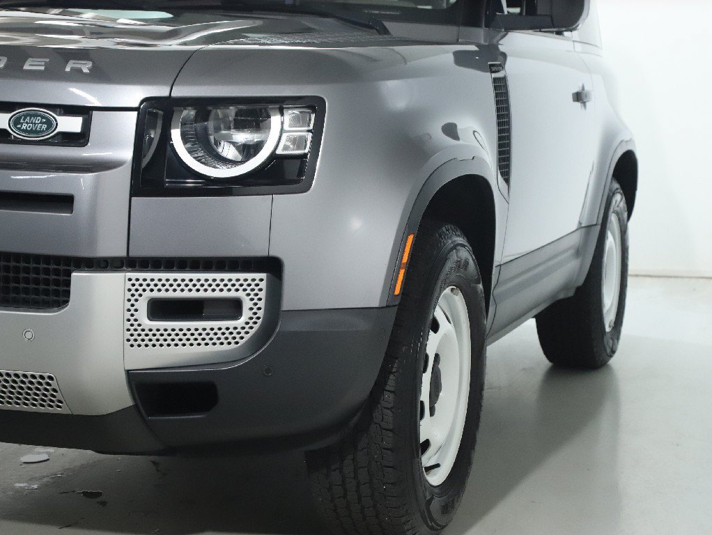 Used 2022 Land Rover Defender 90 S AWD/4WD image 4