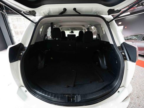 Used 2018 Toyota RAV4 LE w/ Carpet Mat Package image 29