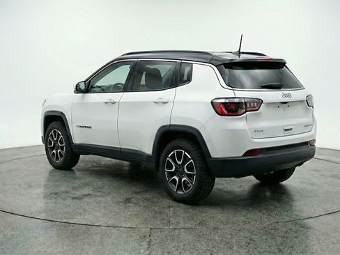 Used 2025 Jeep Compass Trailhawk image 6