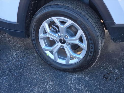 New 2026 Jeep Compass Latitude image 16