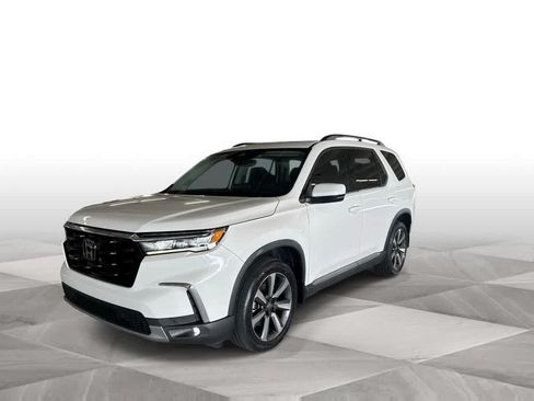 Used 2023 Honda Pilot Touring image 4