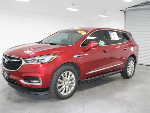 Used 2019 Buick Enclave Essence w/ LPO, Luxury Package image 4