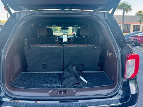 Certified 2021 Ford Explorer King Ranch w/ Premium Technology Package image 17