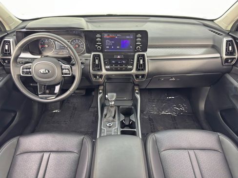 Used 2021 Kia Sorento S image 11