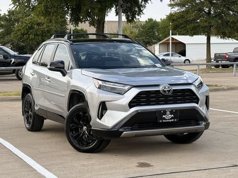 Used 2025 Toyota RAV4 XSE AWD/4WD image 2
