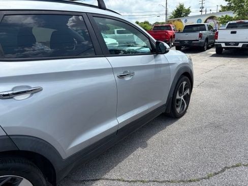 Used 2016 Hyundai Tucson Limited w/ Option Group 03 FWD image 9