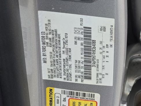 Used 2017 Ford Fusion SE w/ Fusion SE Technology Package image 18