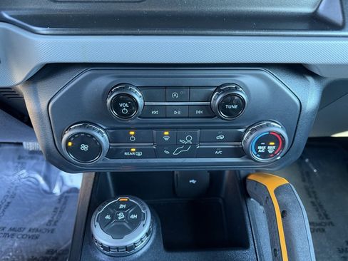 Used 2022 Ford Bronco Base image 23