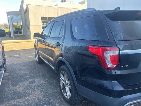 Used 2017 Ford Explorer XLT w/ Equipment Group 202A image 12