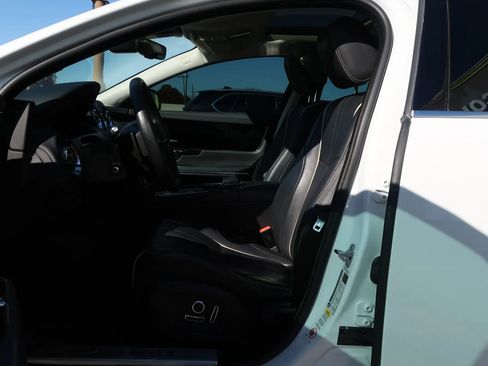 Used 2019 Jaguar XJ R-Sport image 14