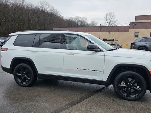 Used 2023 Jeep Grand Cherokee L Laredo image 6