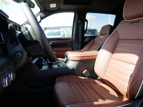 New 2026 GMC Sierra 1500 Denali Ultimate w/ LPO, Black Badging Package AWD/4WD image 4