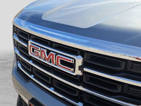 Used 2025 GMC Acadia Elevation image 13