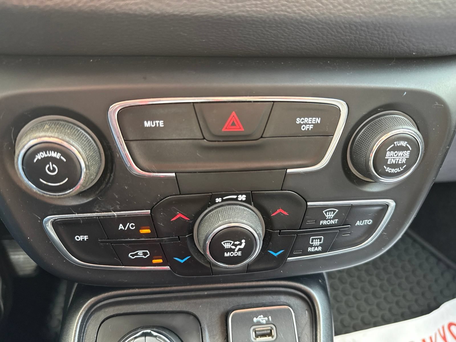 Used 2018 Jeep Compass Trailhawk AWD/4WD image 32