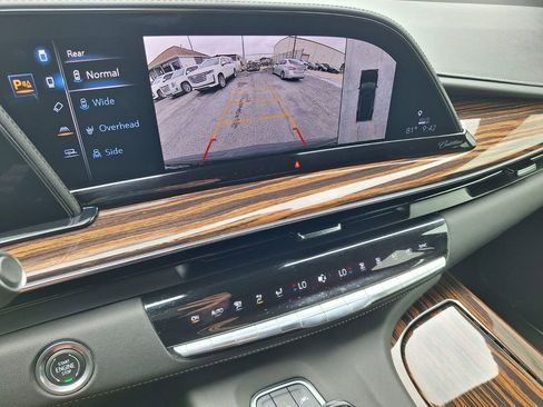 Used 2023 Cadillac Escalade ESV Luxury RWD image 21