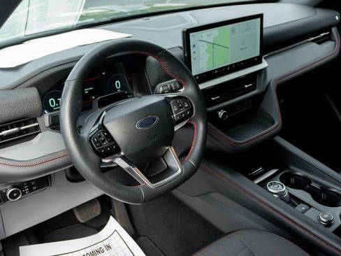 Used 2025 Ford Explorer ST-Line RWD image 3